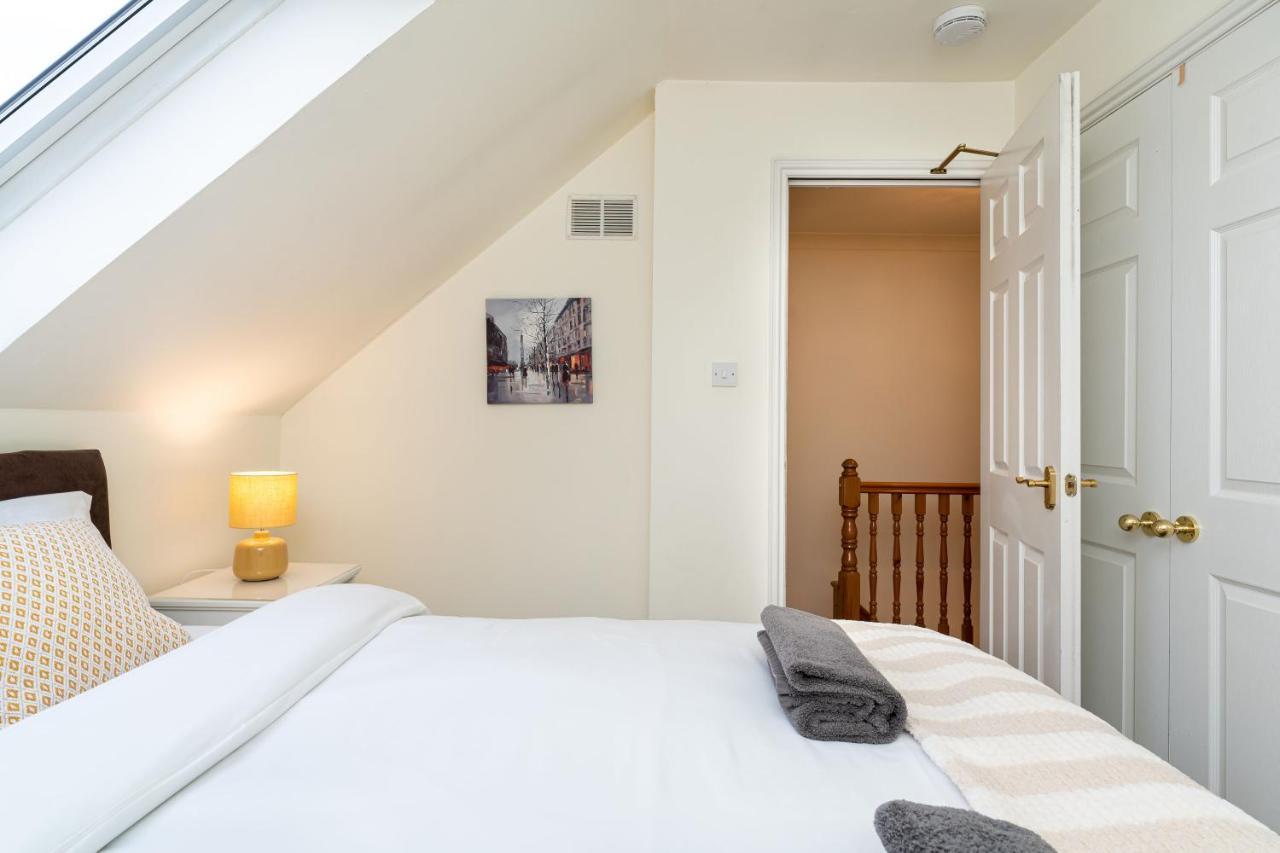 4 Bedroom Townhouse In Stirling Kültér fotó